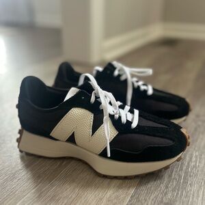 Women’s New Balance Shoes Style 327 Black Size 7.5 Like New